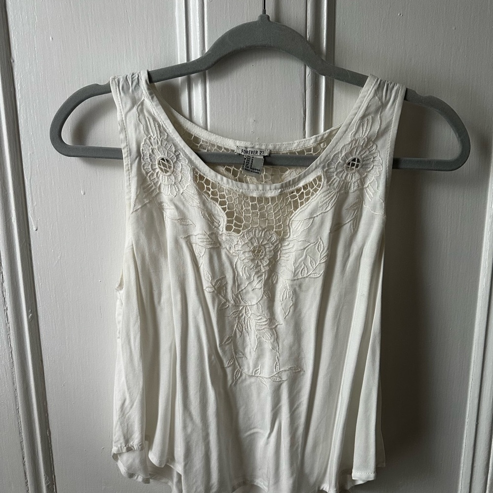 Elegant White Embroidered Women's Top  FOREVER 21